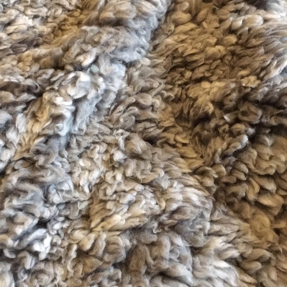 💙 Sherpa Vest Host Pic - Picture 2 of 3